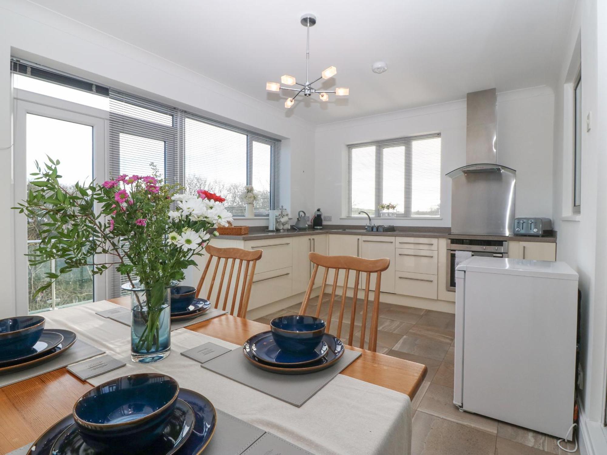 Riverview Apartment Cemaes Bay Buitenkant foto