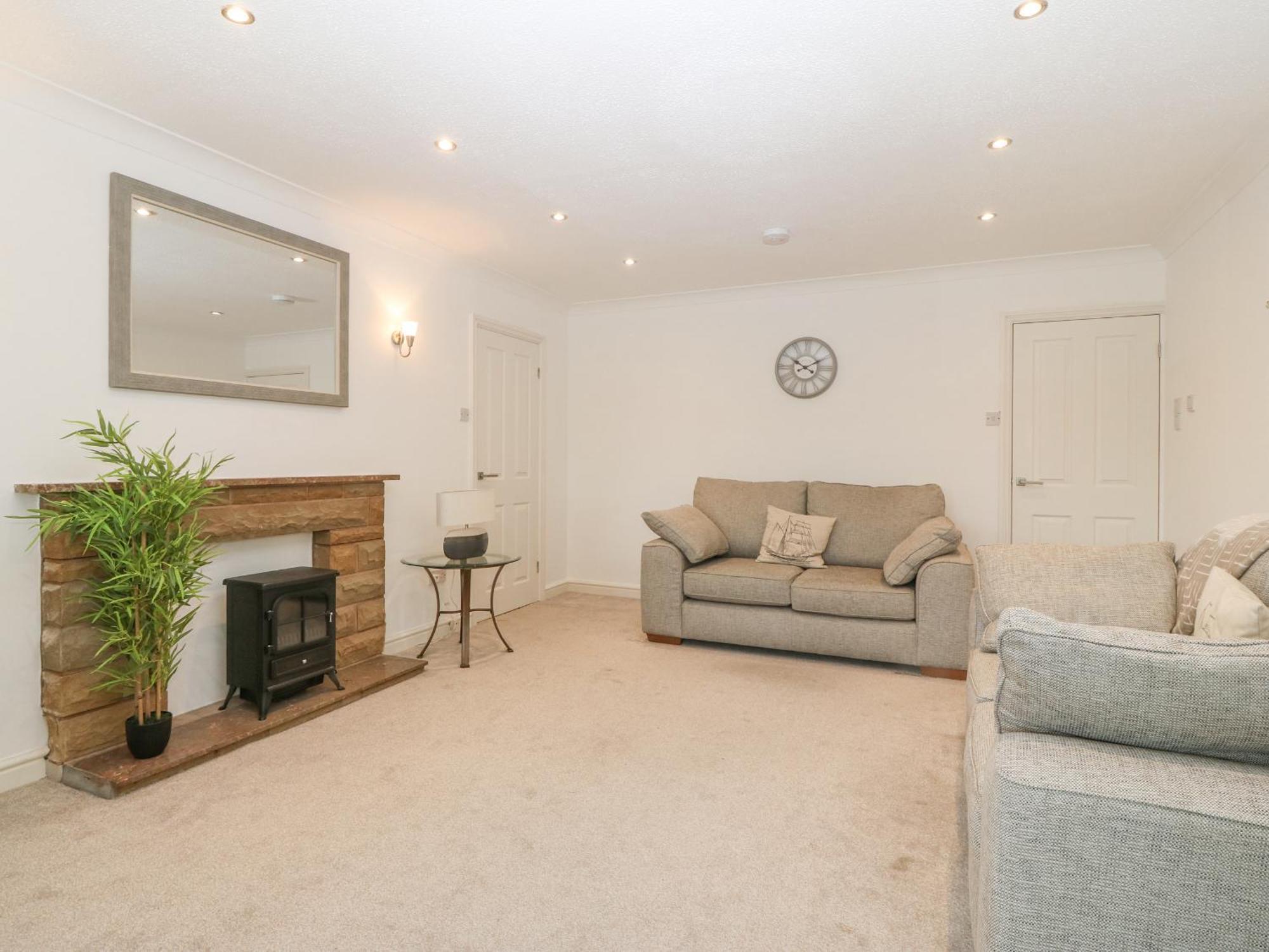 Riverview Apartment Cemaes Bay Buitenkant foto